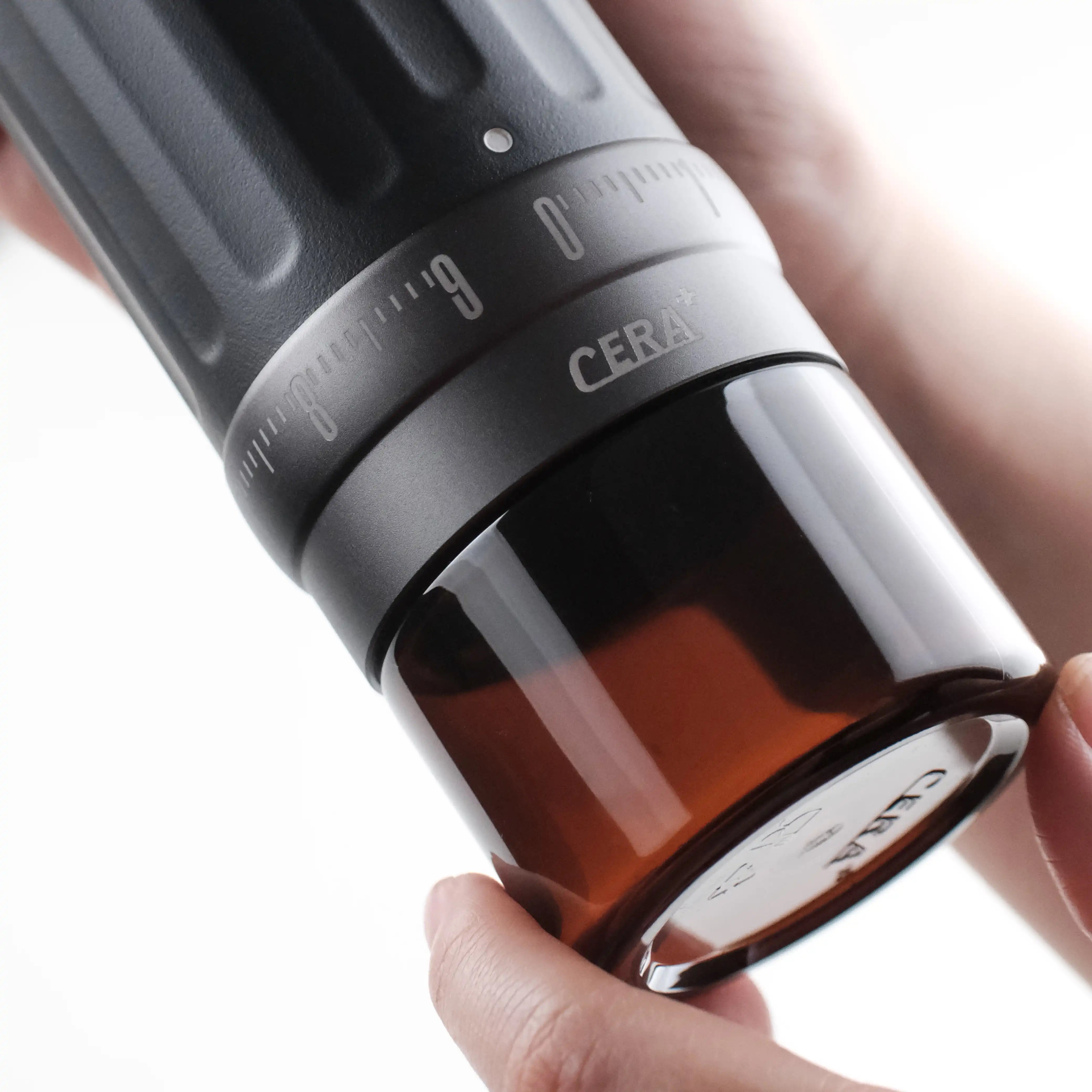cera-plus-ceramite-portable-electric-coffee-grinder-02.webp